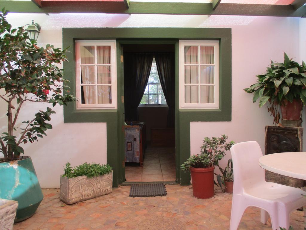 Van Rhyn Guest House Vanrhynsdorp Exterior foto